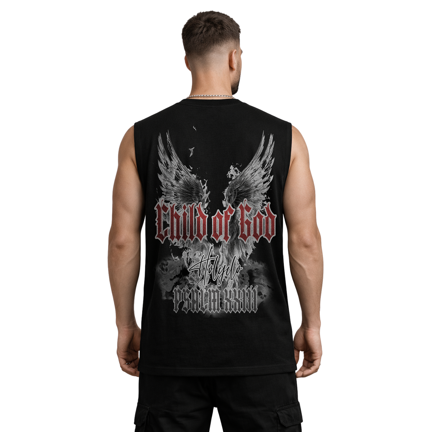Model trägt das schwarze Child of God Oversized Tank mit großem Child of God Print, Engelsflügeln und Psalm 91:11 auf der Rückseite.