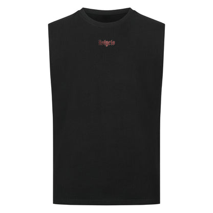 Child of God Oversized Tank in Schwarz mit kleinem rotem Holyclo-Logo auf der Vorderseite.