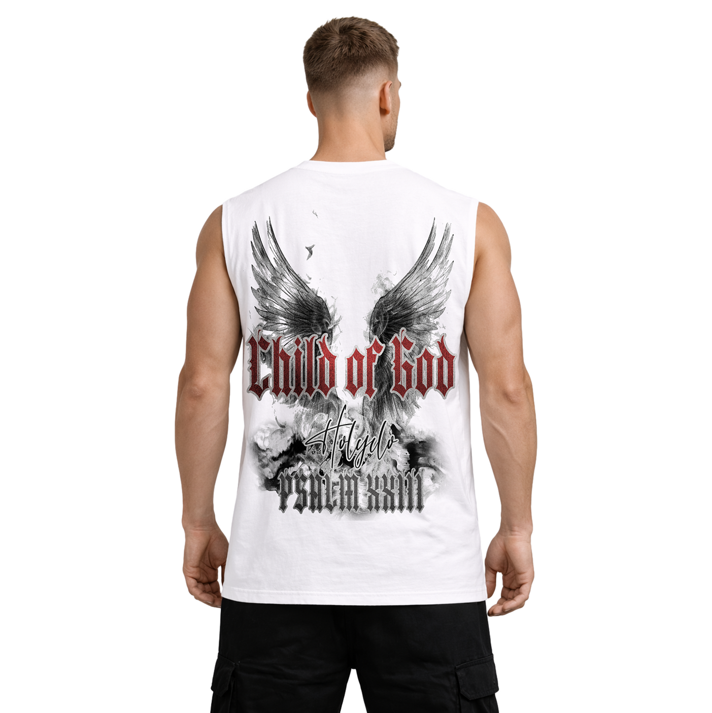 Model trägt das weiße Holyclo Child of God Oversized Tank – Rückseite mit großem Child of God Backprint, Engelsflügeln und Psalm XXIII Design.