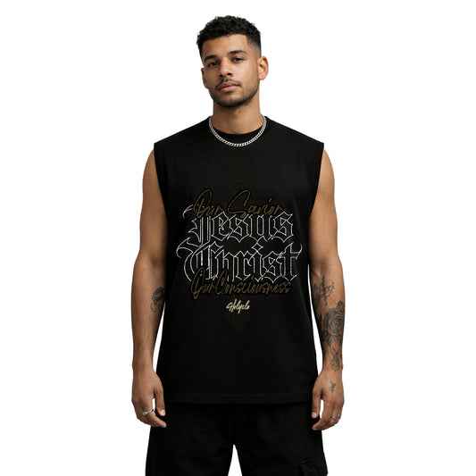 Model trägt Our Savior Jesus Christ Tank Top in Schwarz mit Frontprint von Holyclo